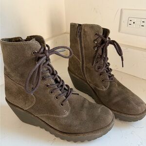 Fly London green Suede Boots sz 8